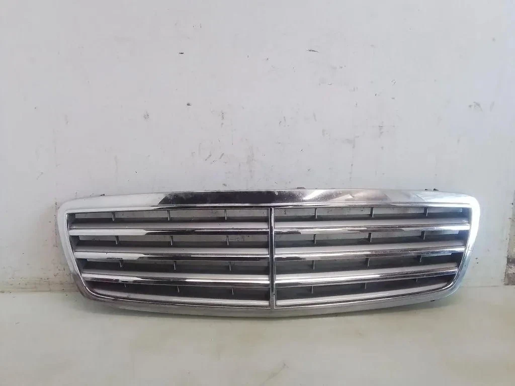 Mercedes-Benz C-Class W203 Front Grille – 2038800223
